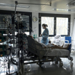 Koronawirus w Polsce: Rekordowa liczba zgonów na Covid-19. Blisko rekordu zakażeń