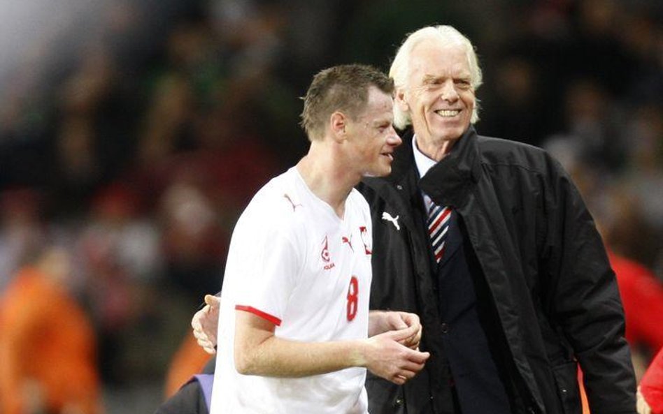Leo Beenhakker i Jacek Krzynówek po towarzyskim meczu Polska - Irlandia