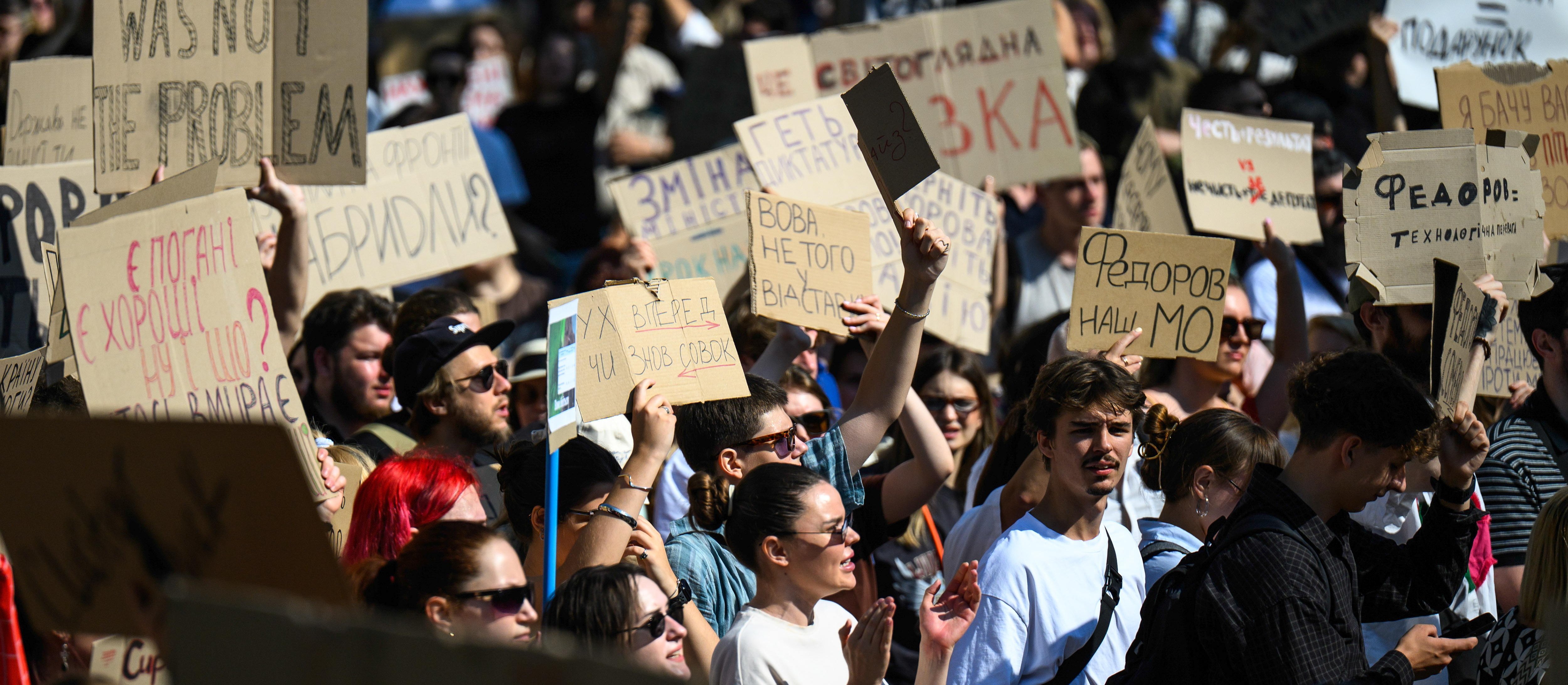 Protestujący na Ukrainie postawili ultimatum Zełenskiemu. Żądają zmian w armii