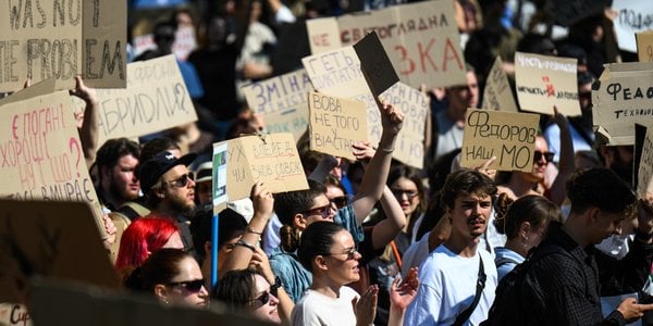 Ukrainian protesters issue ultimatum to Zelenskyy, demand army changes