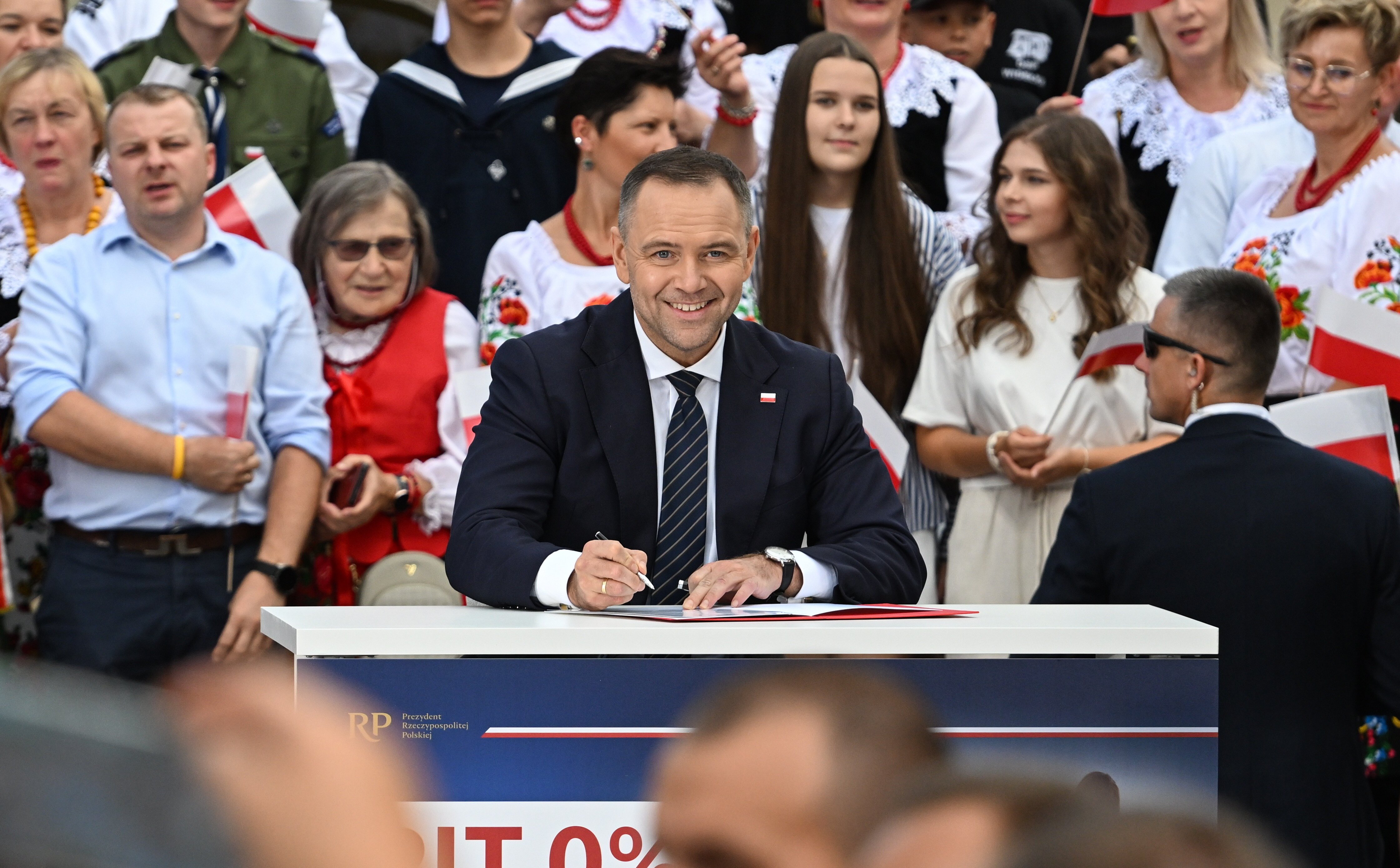 Prezydent Karol Nawrocki podpisał drugą inicjatywę ustawodawczą. Rodziny mają zaoszczędzić 1000 zł miesięcznie