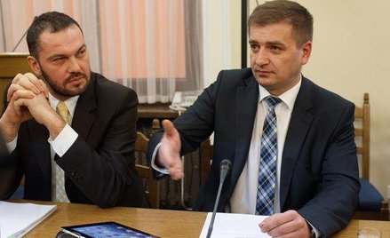 Bartosz Arłukowicz (z prawej) po raz pierwszy jako minister wziął udział w posiedzeniu Sejmowej Komi