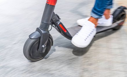 Uważaj na hulajnogi. Są bardziej niebezpieczne od motocykli
