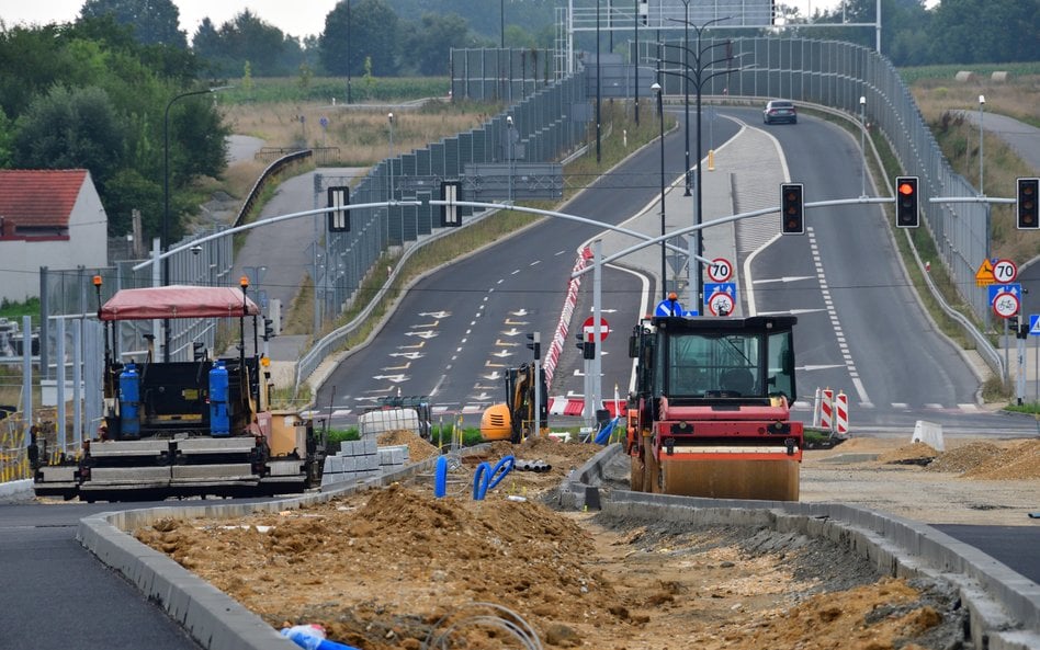 Problem nierentownych kontraktów, podpisywanych przed wybuchem wojny w Ukrainie, pozostaje jednym z 
