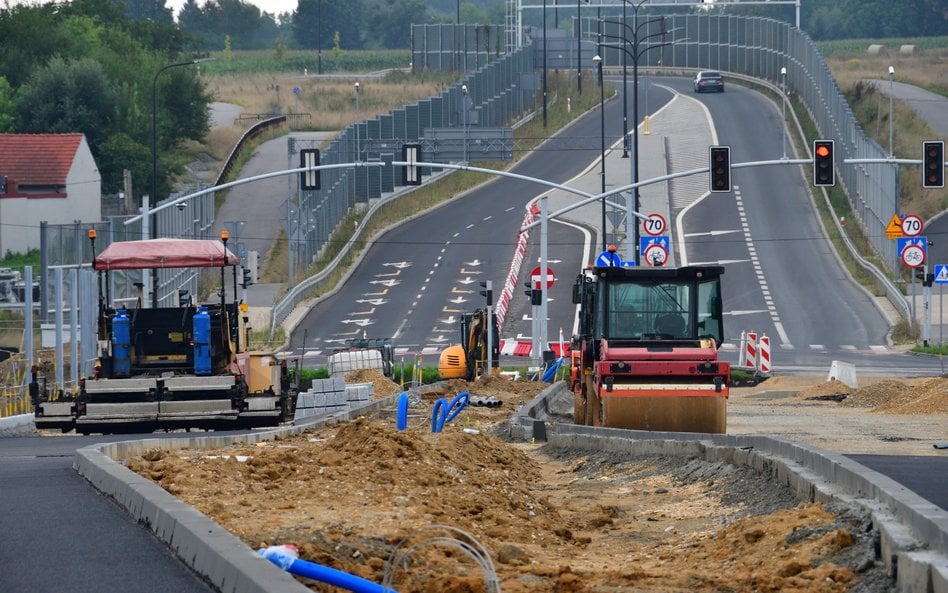 Problem nierentownych kontraktów, podpisywanych przed wybuchem wojny w Ukrainie, pozostaje jednym z 