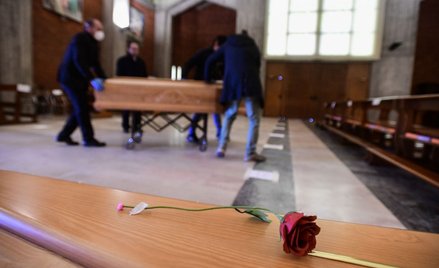 Więcej Amerykanów zmarło na Covid-19 niż w walkach w czasie II wojny światowej