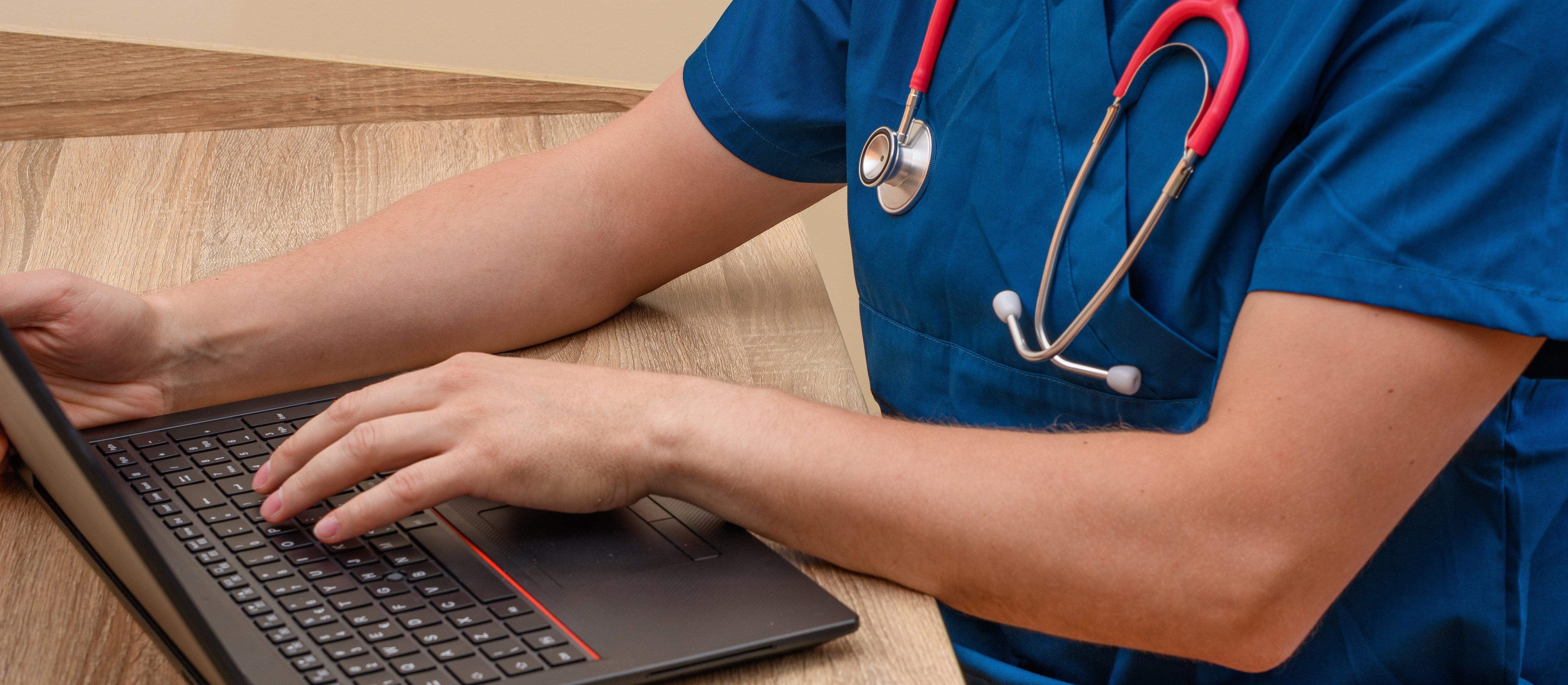 Będą kolejne „przepisy przejściowe" dla lekarzy z Ukrainy? Jest sprzeciw samorządu lekarskiego