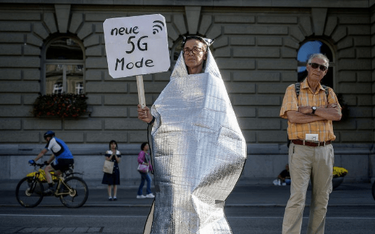 Pandemię spowodowały sieci 5G? Wielu w to wierzy