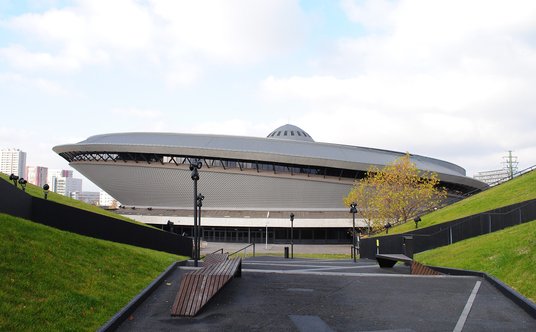 Spodek widziany od strony Międzynarodowego Centrum Kongresowego.