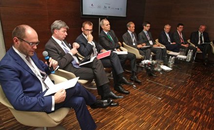 Uczestnicy debaty zgodzili się, że uczelnie i firmy muszą bliżej współpracować ze sobą