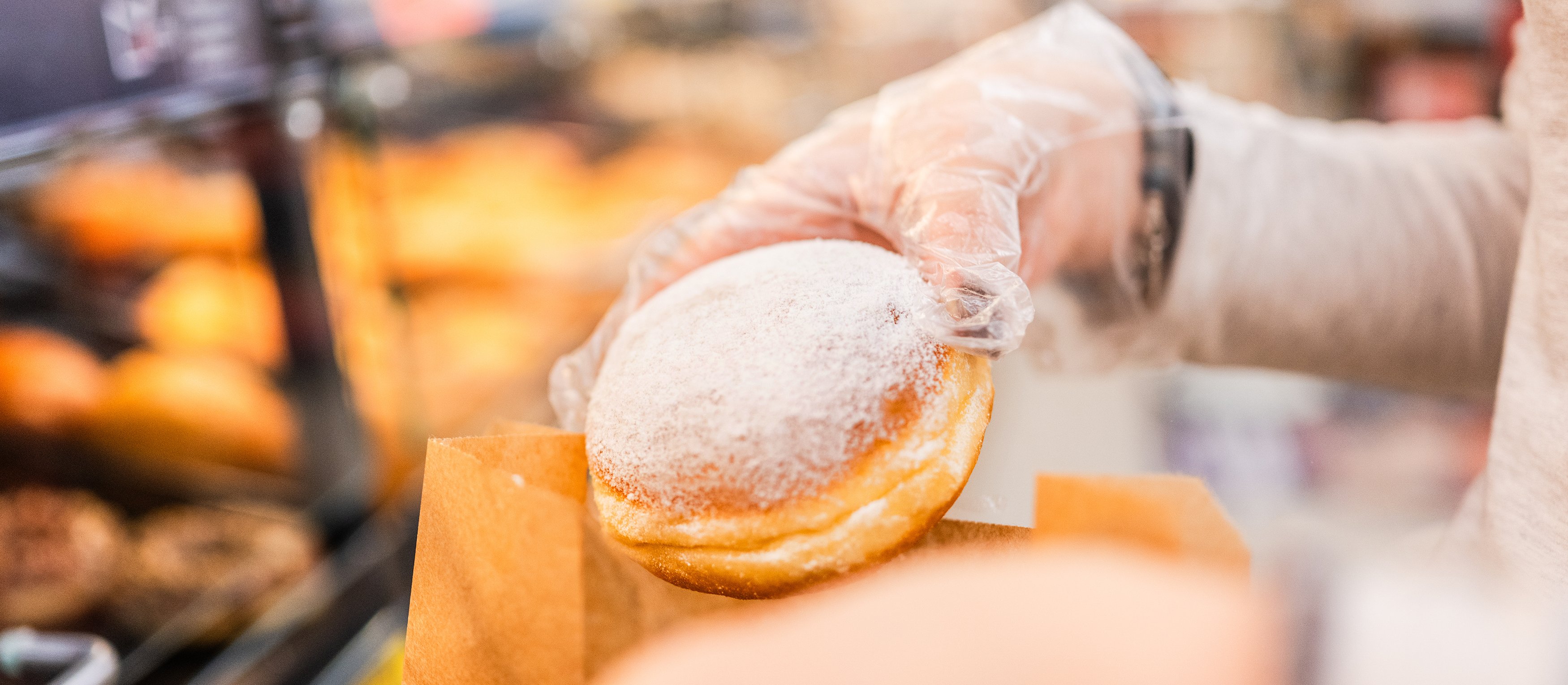 Ile zapłacimy dziś za pączki w popularnych marketach? W tych dwóch sklepach jest najtaniej
