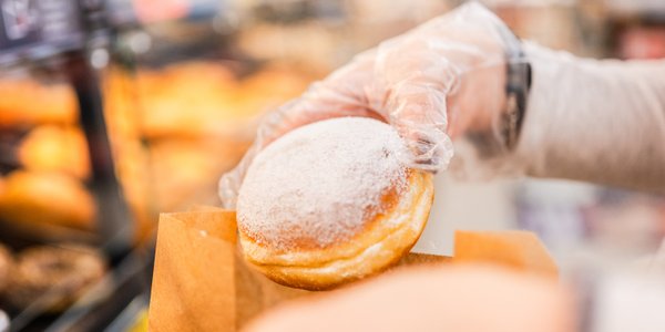 Ile zapłacimy dziś za pączki w popularnych marketach? W tych dwóch sklepach jest najtaniej