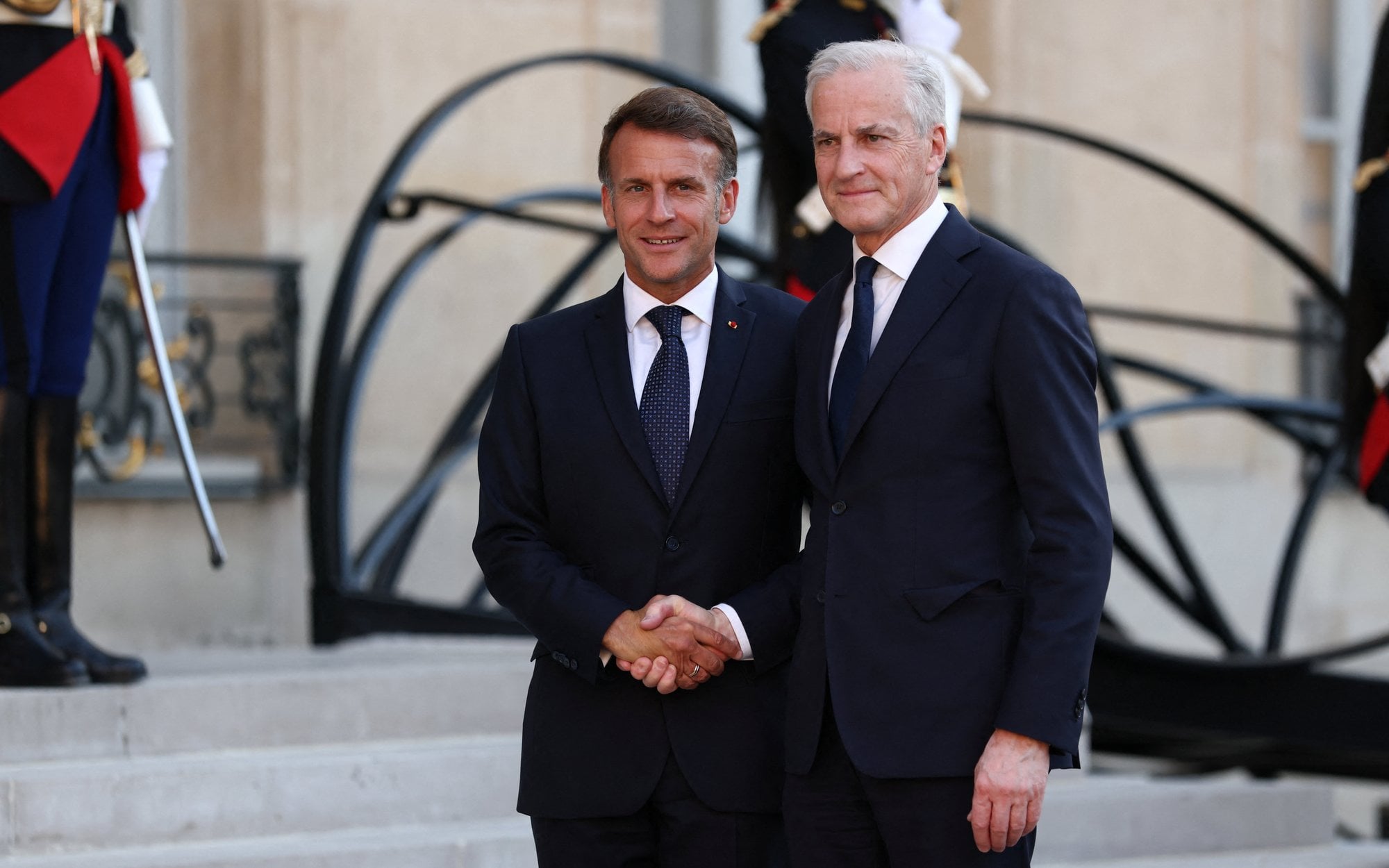 Macron buduje parasol nuklearny w Europie. Norwegia we francuskim systemie odstraszania