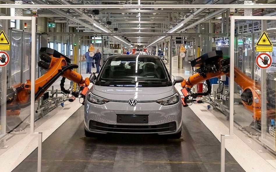 Chiny kontrolują 69 proc. światowej produkcji akumulatorów – wynika z raportu BloombergNEF – podczas
