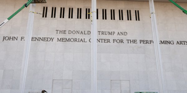 Sąd nakazał usunięcie nazwiska Donalda Trumpa z Kennedy Center. Co na to sam Trump?