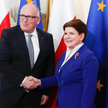Zwolennikiem ostrej linii w postępowaniu z polskim rządem był wiceszef Komisji Frans Timmermans