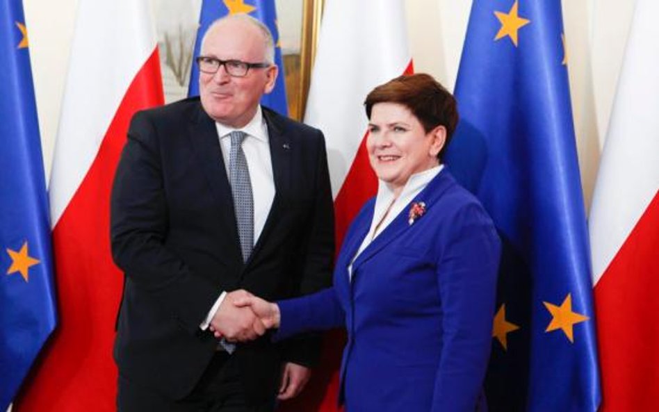 Zwolennikiem ostrej linii w postępowaniu z polskim rządem był wiceszef Komisji Frans Timmermans