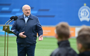 Aleksander Łukaszenko na otwarciu ośrodka piłkarskiego Dynama Mińsk