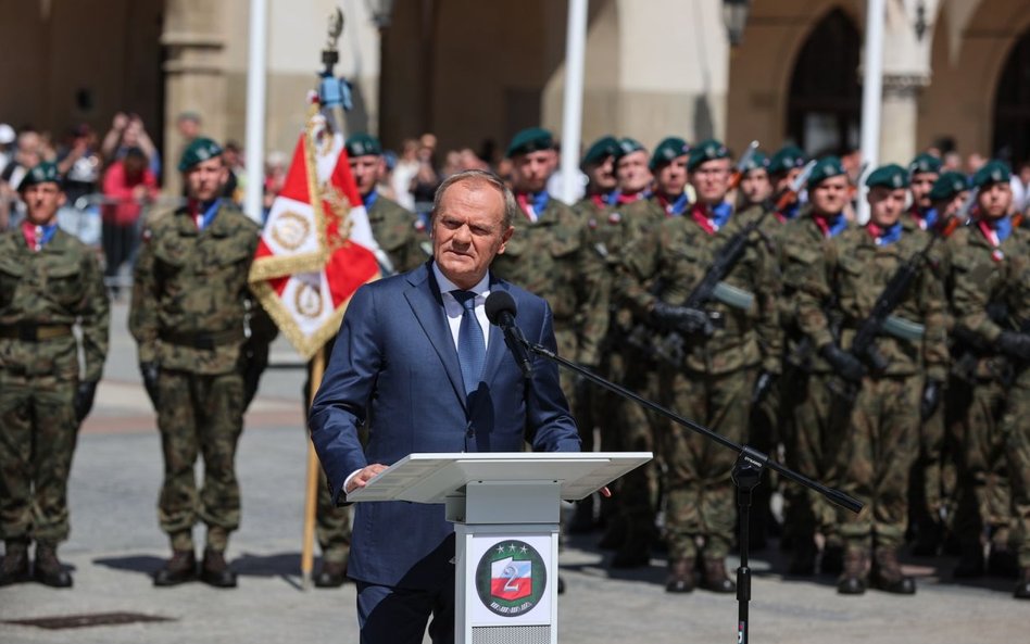 Premier Donald Tusk podczas uroczystych obchodów 80. rocznicy Bitwy o Monte Cassino, odbywających si