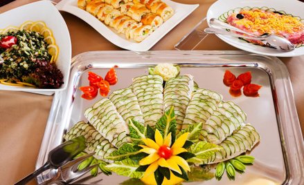 Odsprzedaż usług gastronomicznych a odliczenie VAT - wyrok NSA