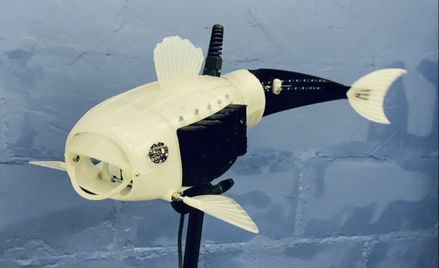 Pływający robot ma „wyjadać” mikroplastik z wód brytyjskich jezior. Nowatorski projekt podbije świat
