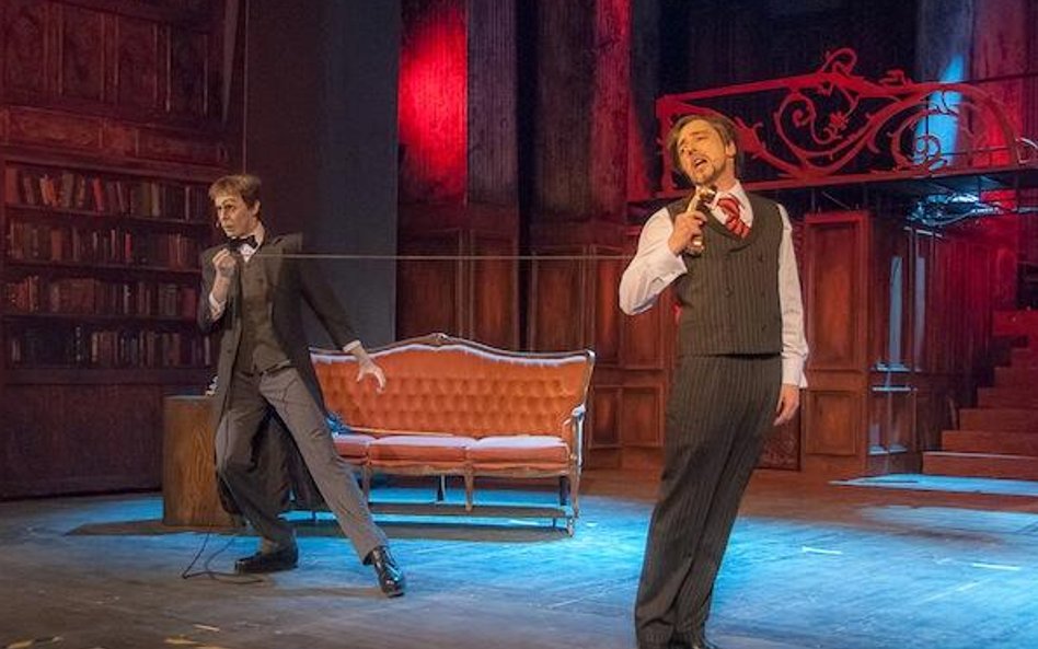 Na zdjęciu: Tomasz Steciuk - Gomez Addams i Kamil Zięba - Lurch (fot. Zdzisław Daniec)