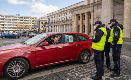 Koronawirus: kiedy policja wystawi mandat za podróżowanie