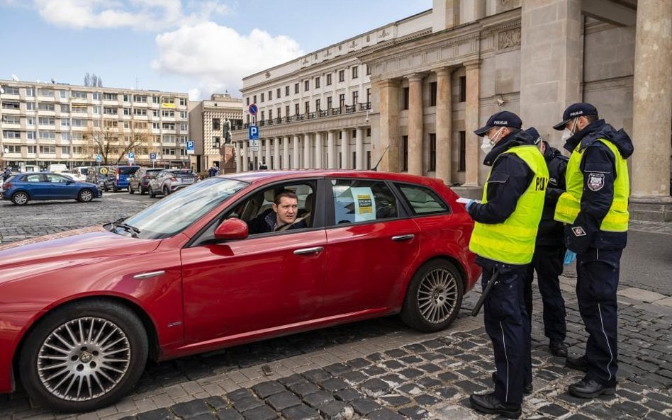 Koronawirus: kiedy policja wystawi mandat za podróżowanie