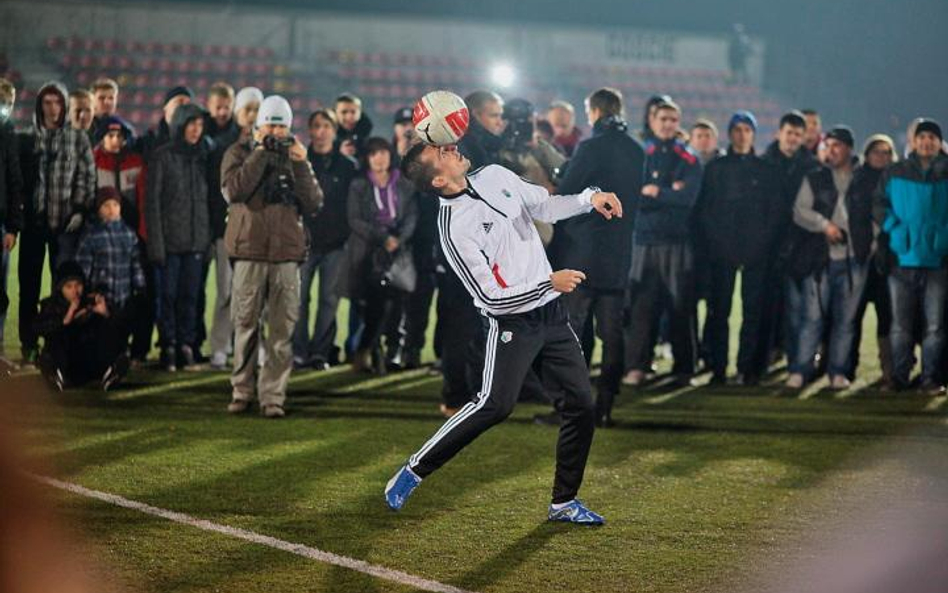 Na 200 dni przed Euro 2012 władze warszawskiej dzielnicy Bemowo rozdały mieszkańcom 200 specjalnie o