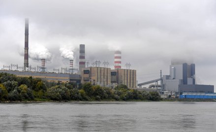 Widok na Elektrownię Kozienice w miejscowości Świerże Górne