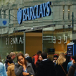 Banki takie jak Barclays, mocno zaangażowane w bankowość inwestycyjną, zostały potraktowane raczej ł