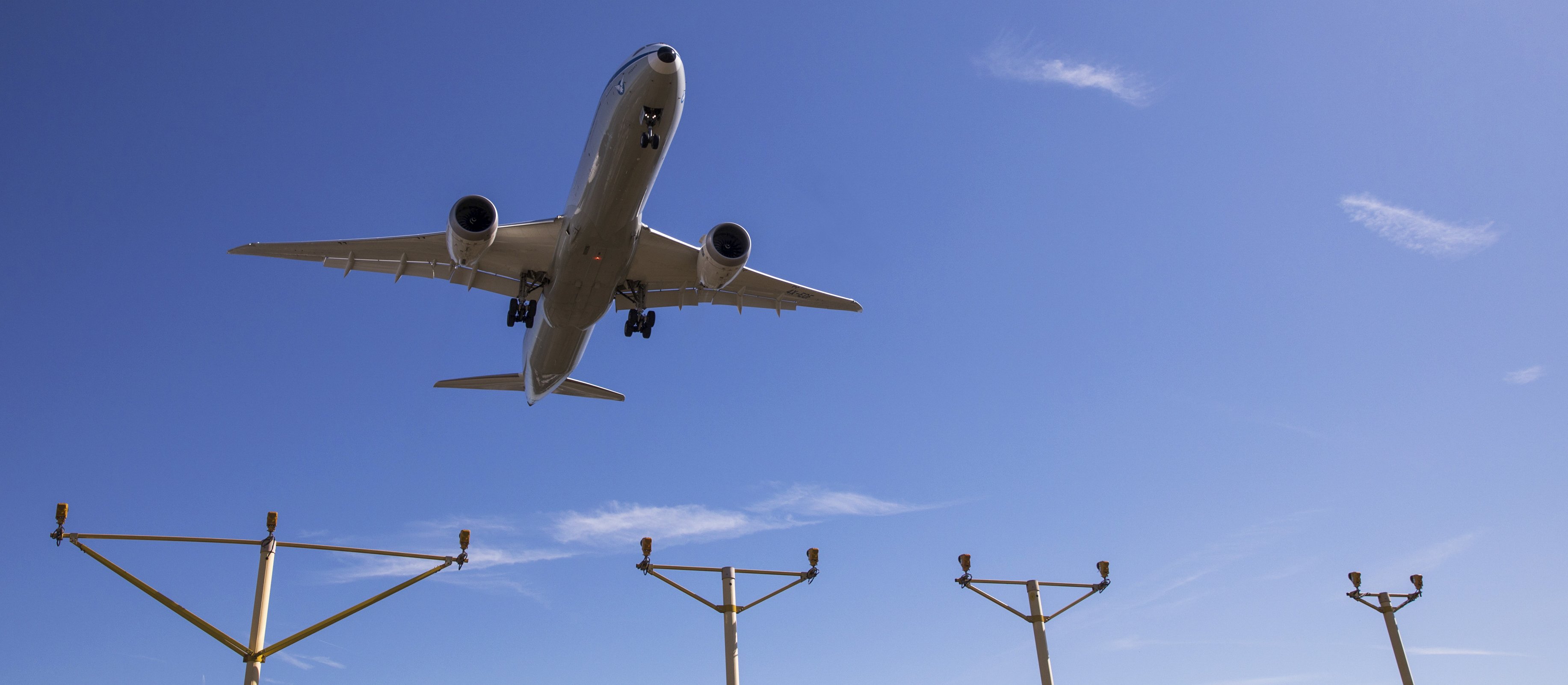 Wojna na Bliskim Wschodzie. Pierwsza europejska linia ofiarą kryzysu paliwowego