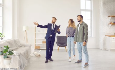 Korzystanie z usług pośredników nie jest obligatoryjne. To klient decyduje, czy zatrudni agenta i ja