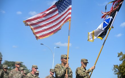 Pred trybuną honorową przeszli przedstawieciel sił sojusznich