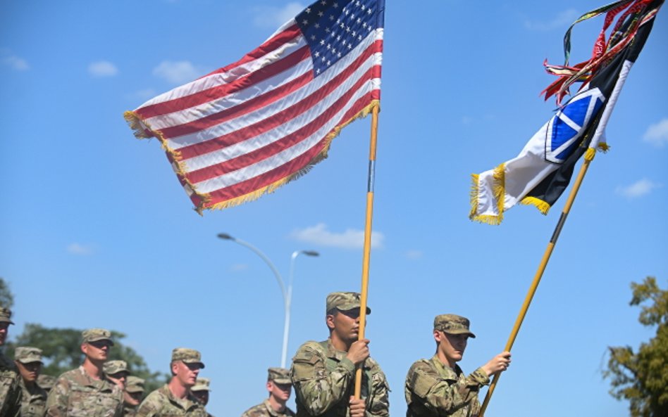 Pred trybuną honorową przeszli przedstawieciel sił sojusznich