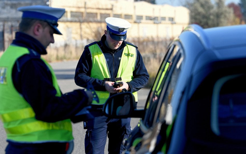 Za jazdę w „stanie nietrzeźwości” grozi kara do 2 lat więzienia, od 5 do 60 tys. zł. grzywny i do 15