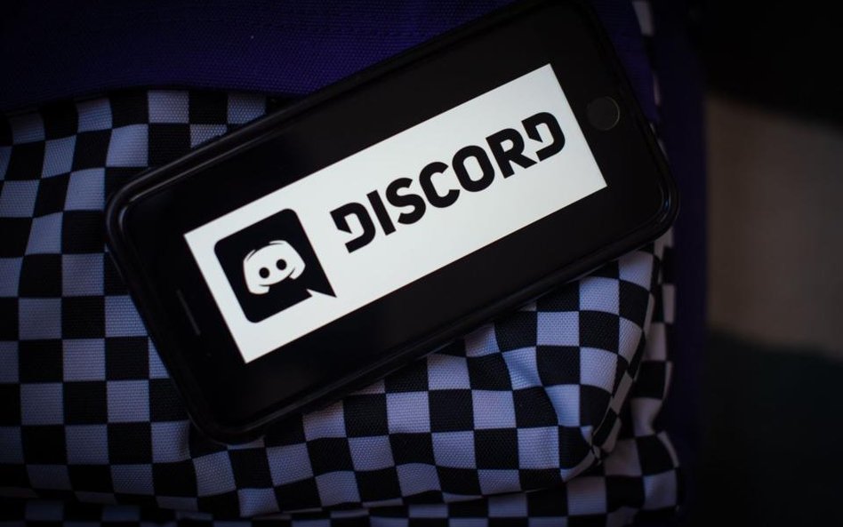 Discord pod młotek