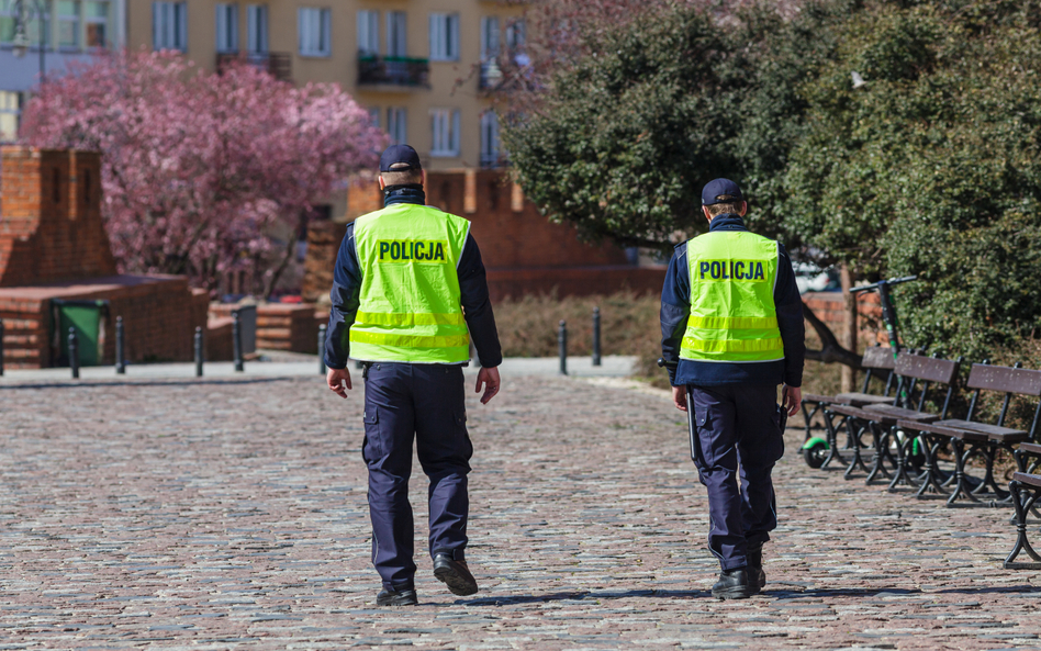 Jak uchwalić nagrody dla policji