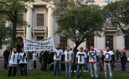 Publicyści o in vitro: Kompromis w PO jest niemożliwy