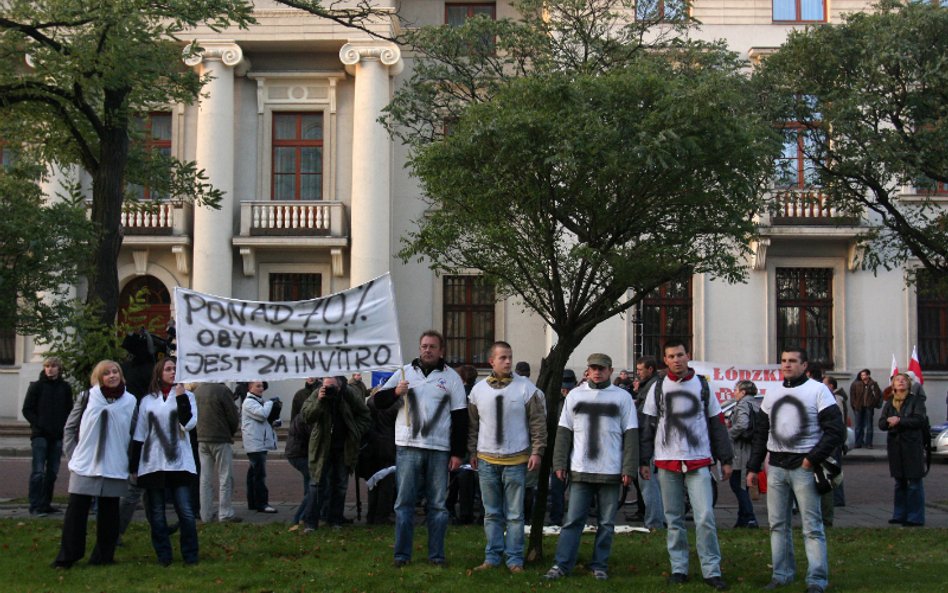 Publicyści o in vitro: Kompromis w PO jest niemożliwy