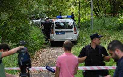 Rosyjska policja w miejscu, w którym 11 sierpnia spadł w Moskwie ukraiński dron