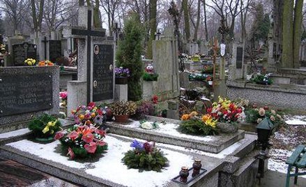 Wolnorynkowe zasady powinny panować także na cmentarzu.
