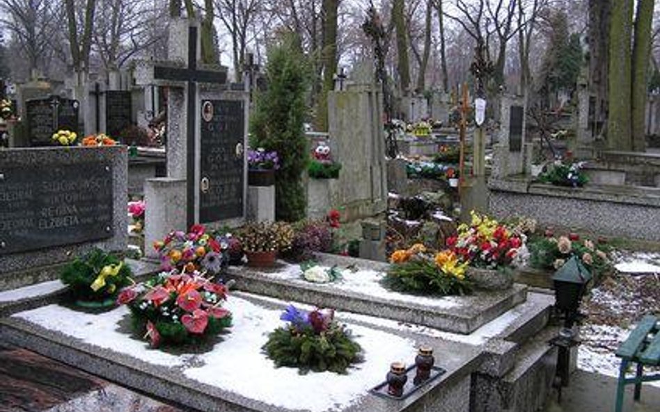 Wolnorynkowe zasady powinny panować także na cmentarzu.