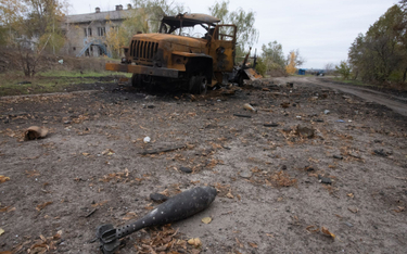 Zniszczona ciężarówka w obwodzie donieckim