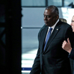 Sekretarz generalny NATO Jens Stoltenberg (z prawej) uważa, iż sojusz musi być gotowy na to, że wojn