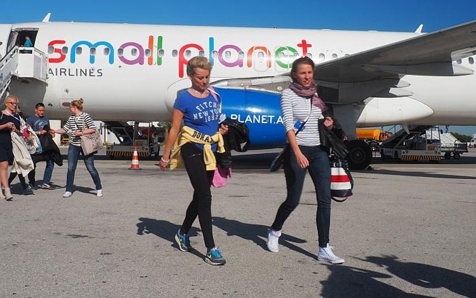 Z Mazur do Kolonii samolotem