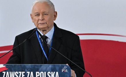 Prezes PiS Jarosław Kaczyński przemawia podczas kongresu Prawa i Sprawiedliwości w Przysusze