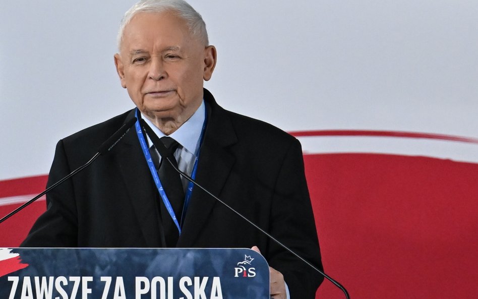 Prezes PiS Jarosław Kaczyński przemawia podczas kongresu Prawa i Sprawiedliwości w Przysusze