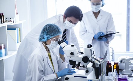 Polska: Pandemia zwiększyła poziom zaufania do nauki