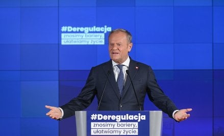 Premier Donald Tusk podczas wydarzenia "Deregulacja. Znosimy bariery, ułatwiamy życie"